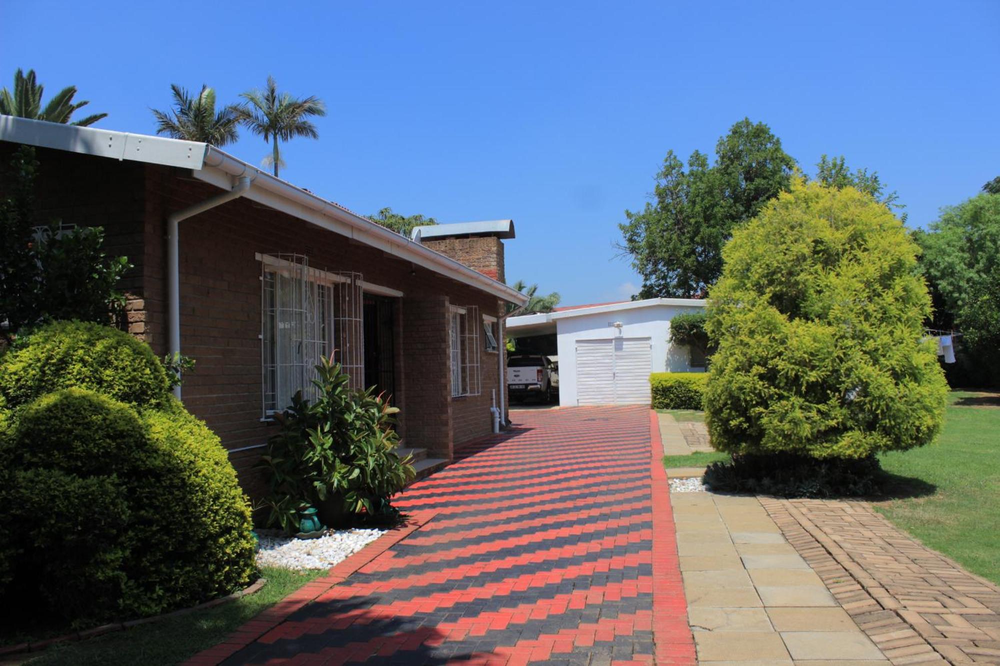 His Glory Guest House Vryheid Esterno foto