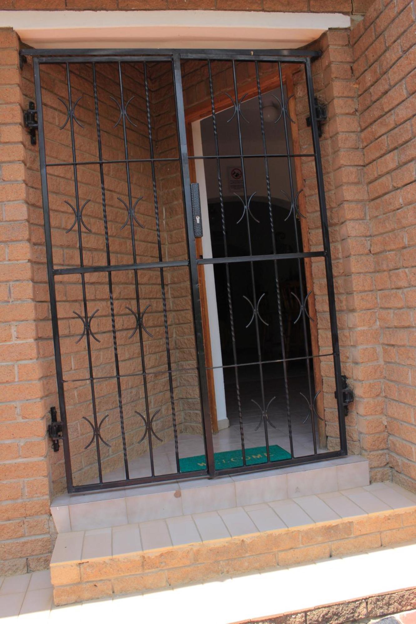 His Glory Guest House Vryheid Esterno foto