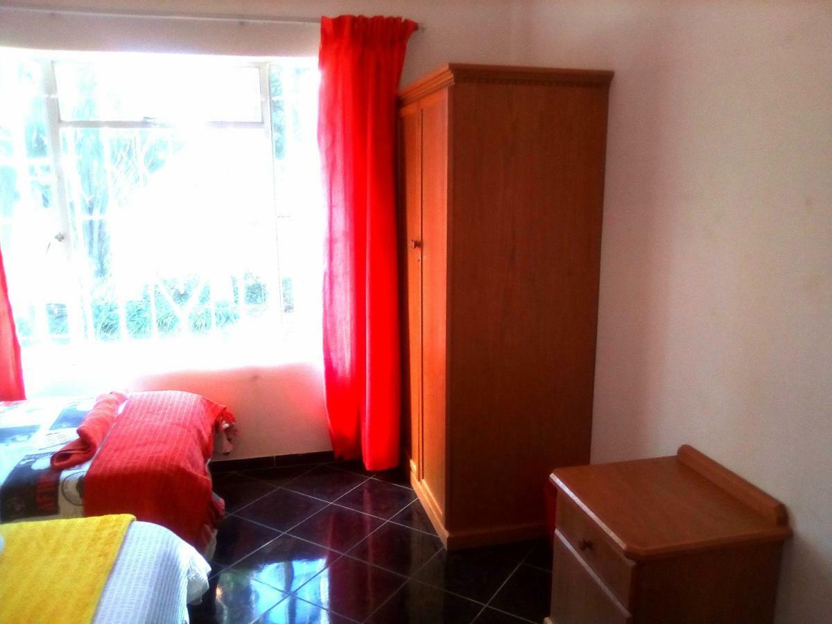 His Glory Guest House Vryheid Esterno foto