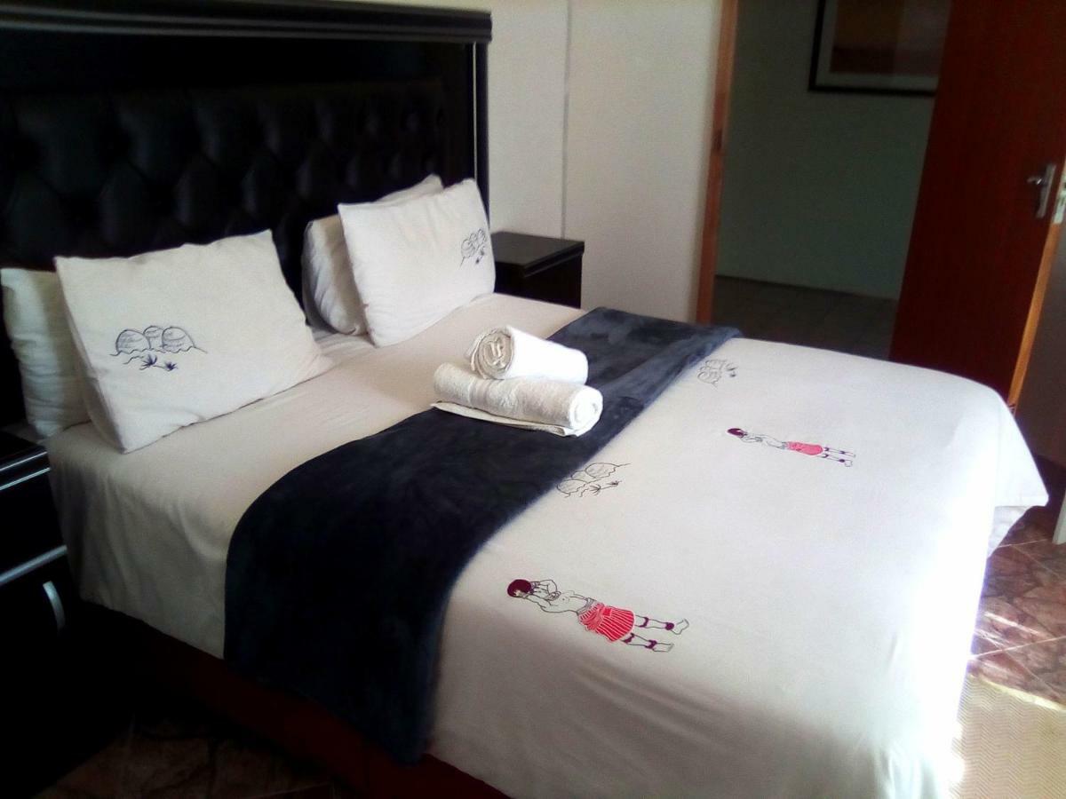 His Glory Guest House Vryheid Esterno foto
